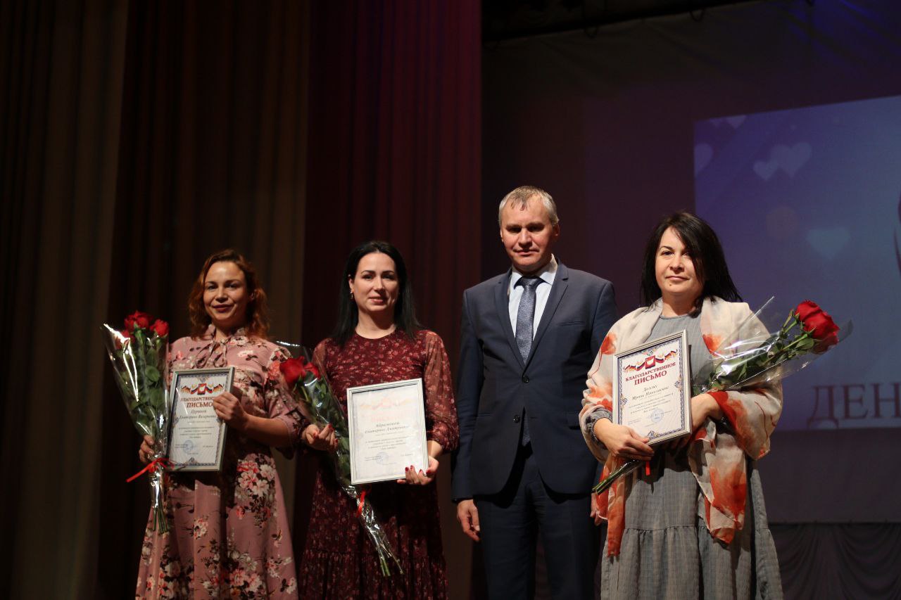 Во дворце культуры «Исток» состоялось торжественное мероприятие, посвященное наступающему празднику – Дню матери