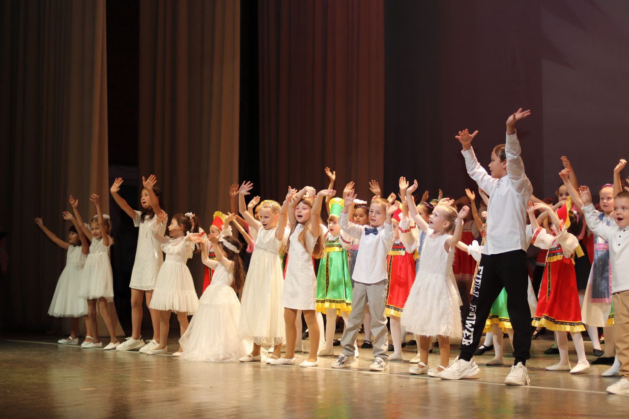 Во дворце культуры «Исток» состоялось торжественное мероприятие, посвященное наступающему празднику – Дню матери