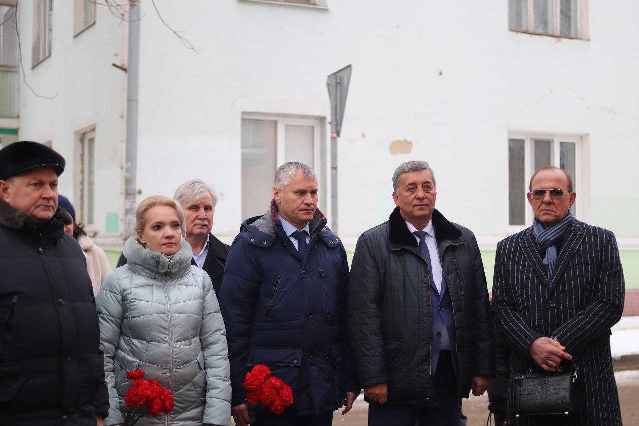 25 ноября состоялось открытие мемориальной доски почетному гражданину нашего города - Панасу Ивану Михайловичу