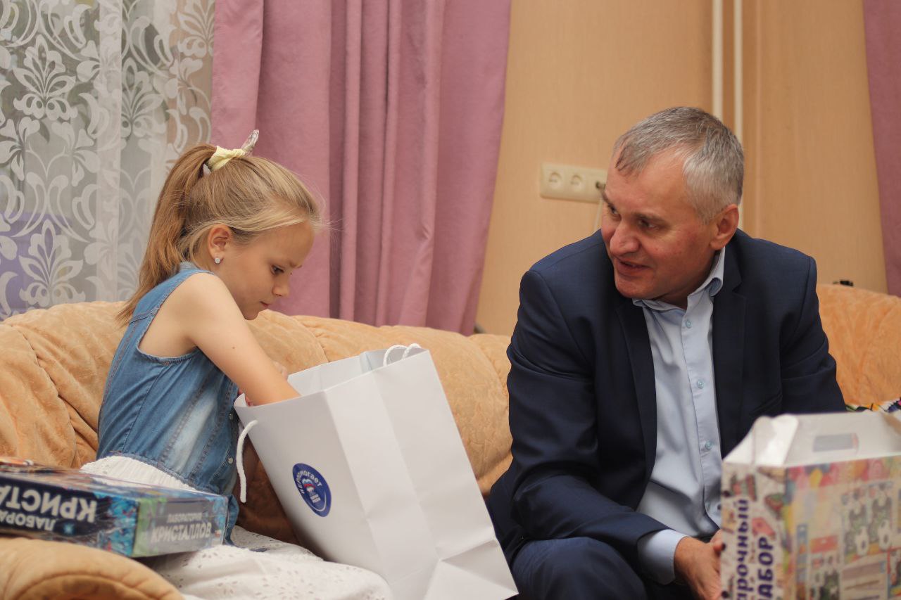 Глава городского округа Фрязино Дмитрий Воробьев навестил семью жителя Наукограда, который был мобилизован в ряды вооруженных сил Российской Федерации