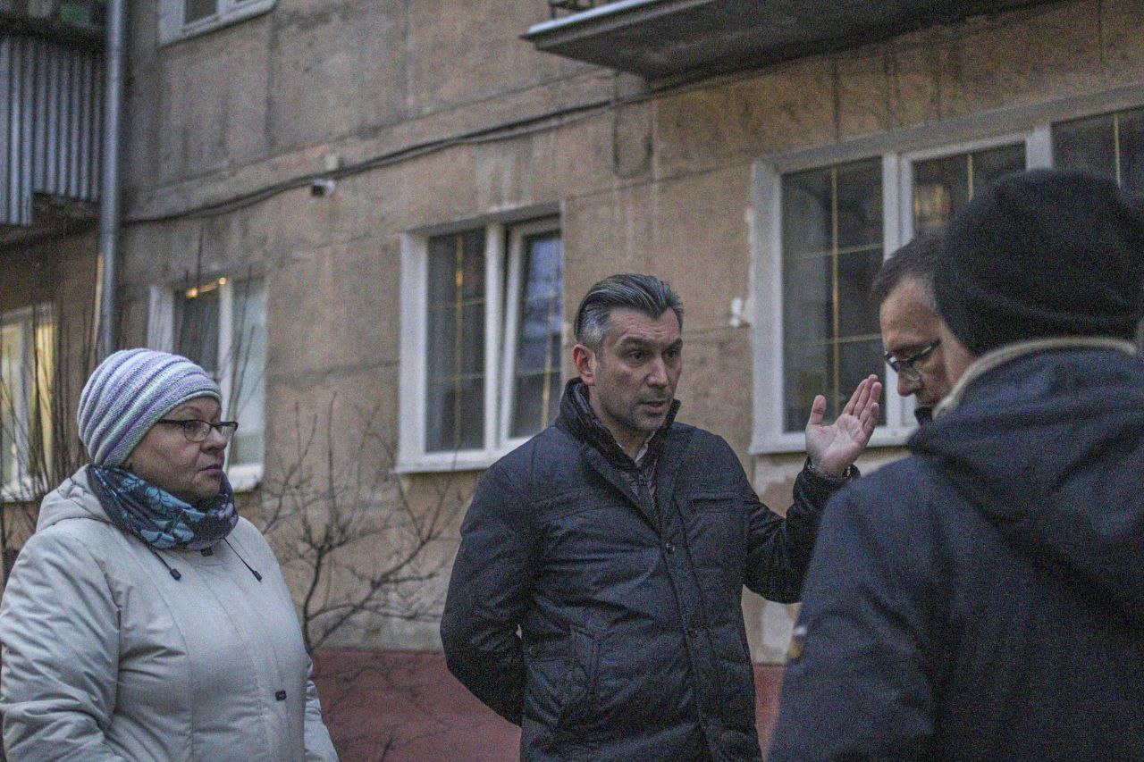 По поручению главы городского округа Фрязино Дмитрия Воробьева, его первый заместитель Нодар Бощеван провел повторную встречу с жителями дома №2а по улице Попова