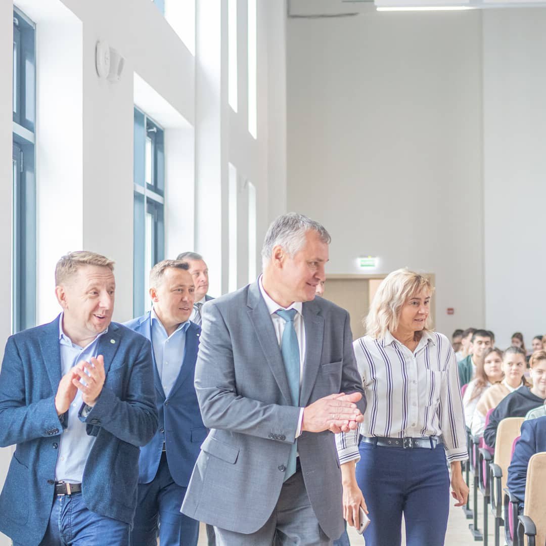 Глава городского округа Фрязино Дмитрий Воробьев поздравил педагогов с Днем учителя