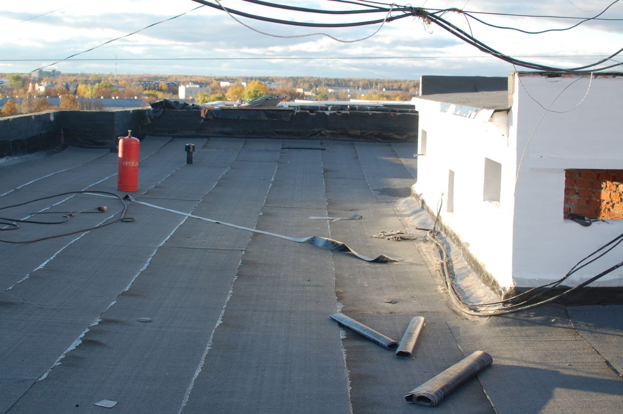 Проверка хода капитальных работ на крыше дома по проспекту Мира дом 19