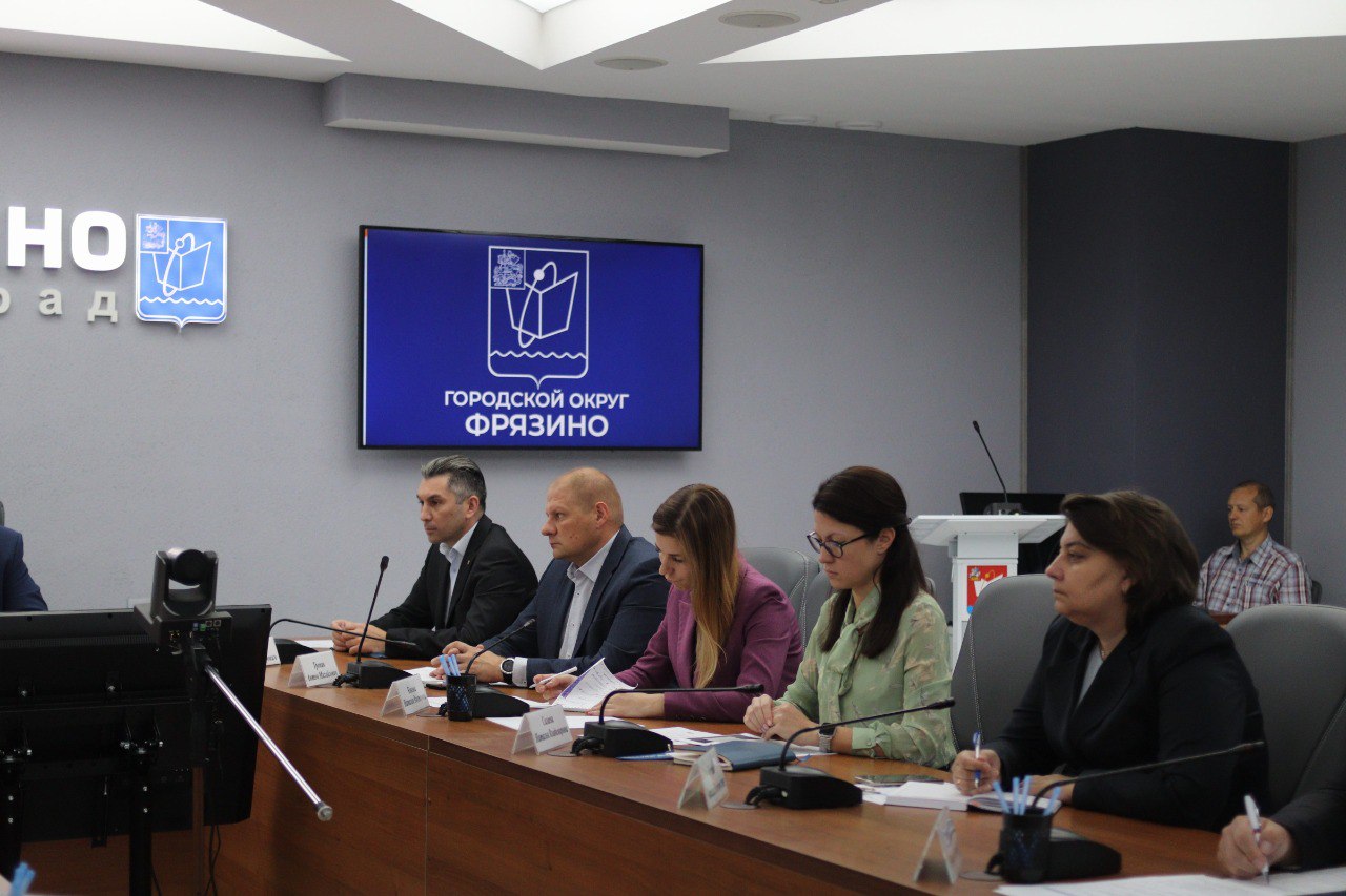 Еженедельное оперативное совещание с представителями подведомственных организаций и сотрудниками администрации