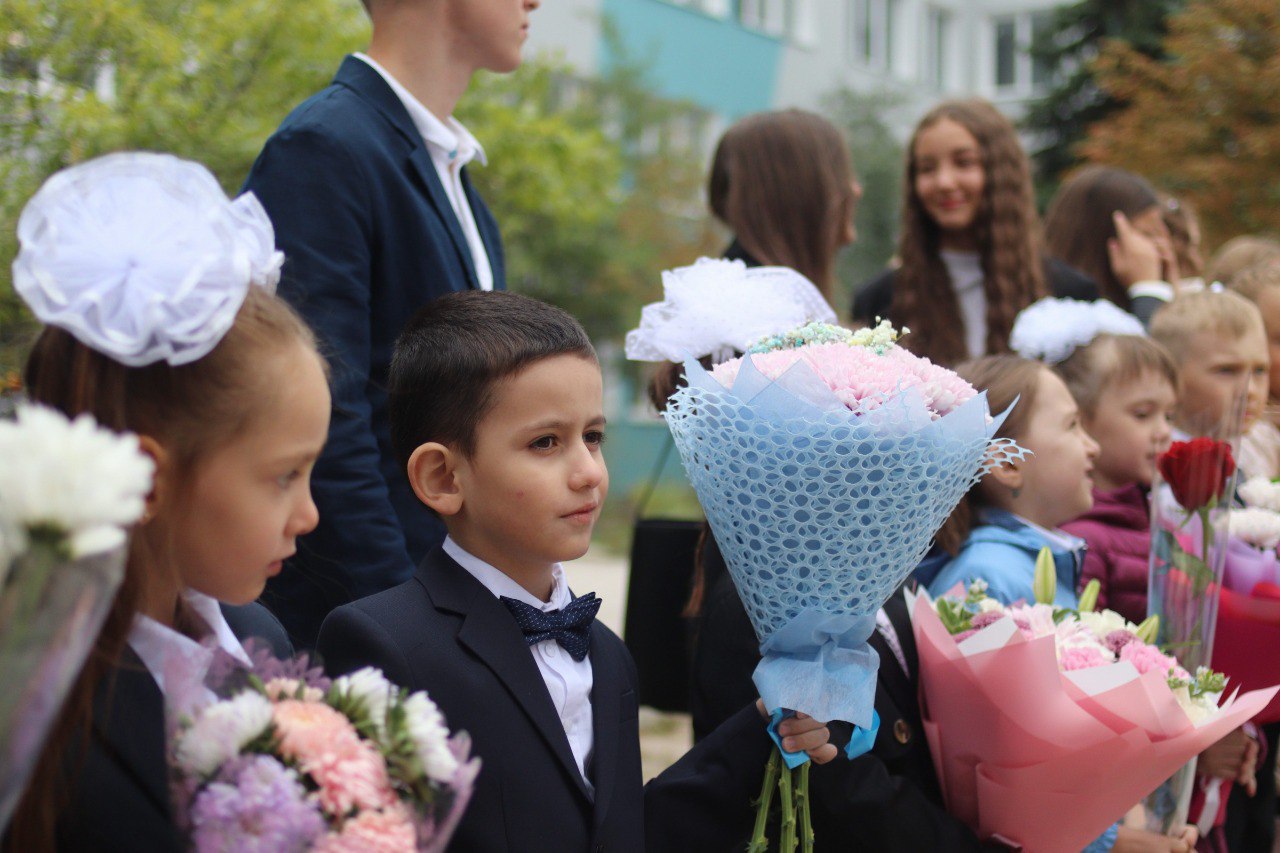 глава городского округа Фрязино Дмитрий Воробьев вместе с министром жилищно-коммунального хозяйства Московской области Антоном Велиховским торжественно открыли корпус Лицея