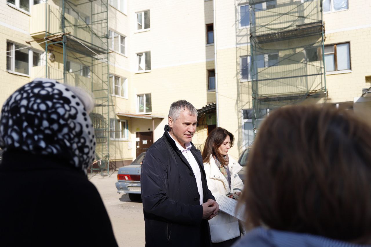 В доме 27 по улице Центральная завершается капитальный ремонт балконов