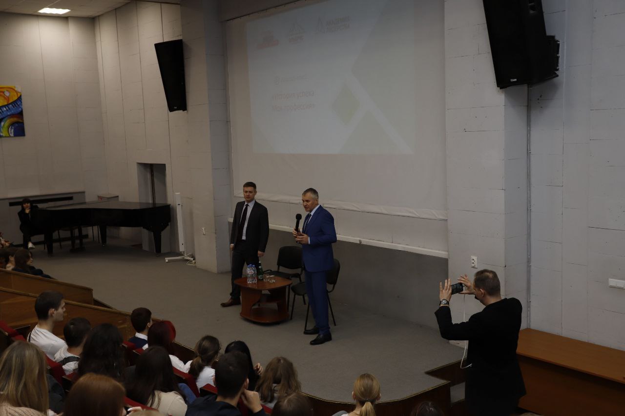 Ведущий новостей «Первого канала» Сергей Тугушев провел мастер-класс для фрязинских школьников