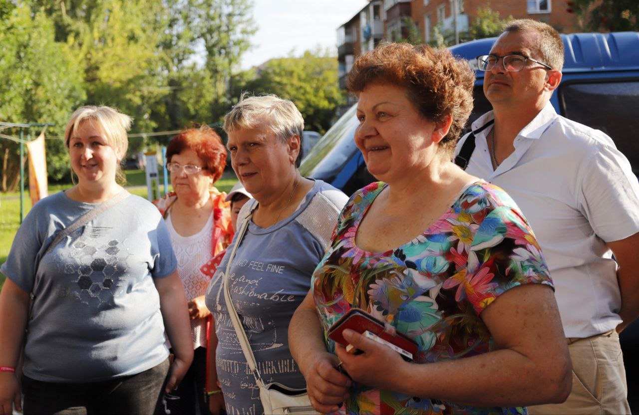 Глава городского округа Фрязино Дмитрий Воробьев вместе с жителями проверил ход комплексного благоустройства двора между улицей Комсомольская и Спортивным проездом