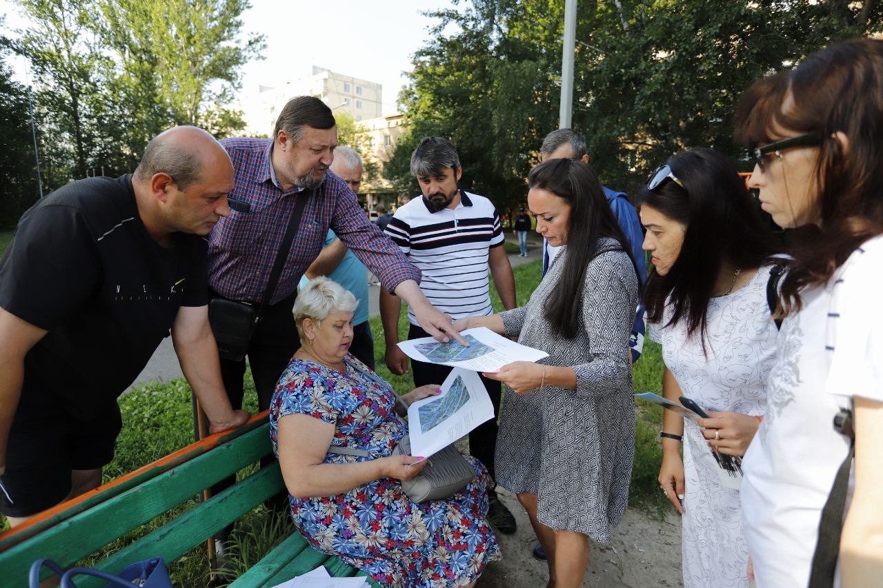 Обсудили с жителями комплексное благоустройство дворовой территории ул Полевая д.8 и дворовой территории ул. Полевая д.д. 2, 4