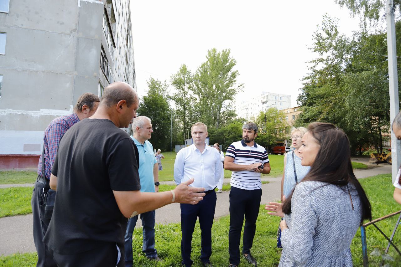 Обсудили с жителями комплексное благоустройство дворовой территории ул Полевая д.8 и дворовой территории ул. Полевая д.д. 2, 4