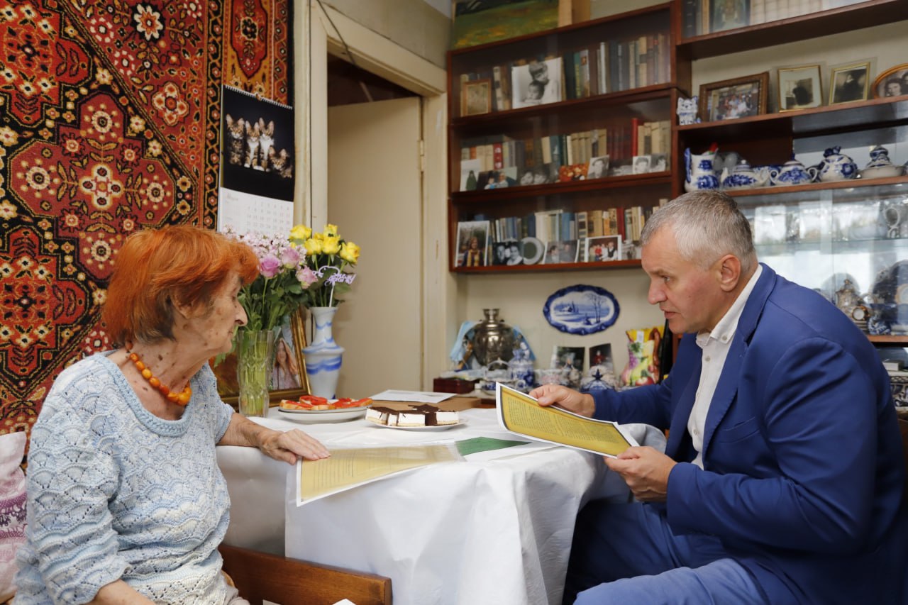 Глава городского округа Фрязино Дмитрий Воробьев поздравил с юбилеем труженицу тыла Москалеву Марию Петровну