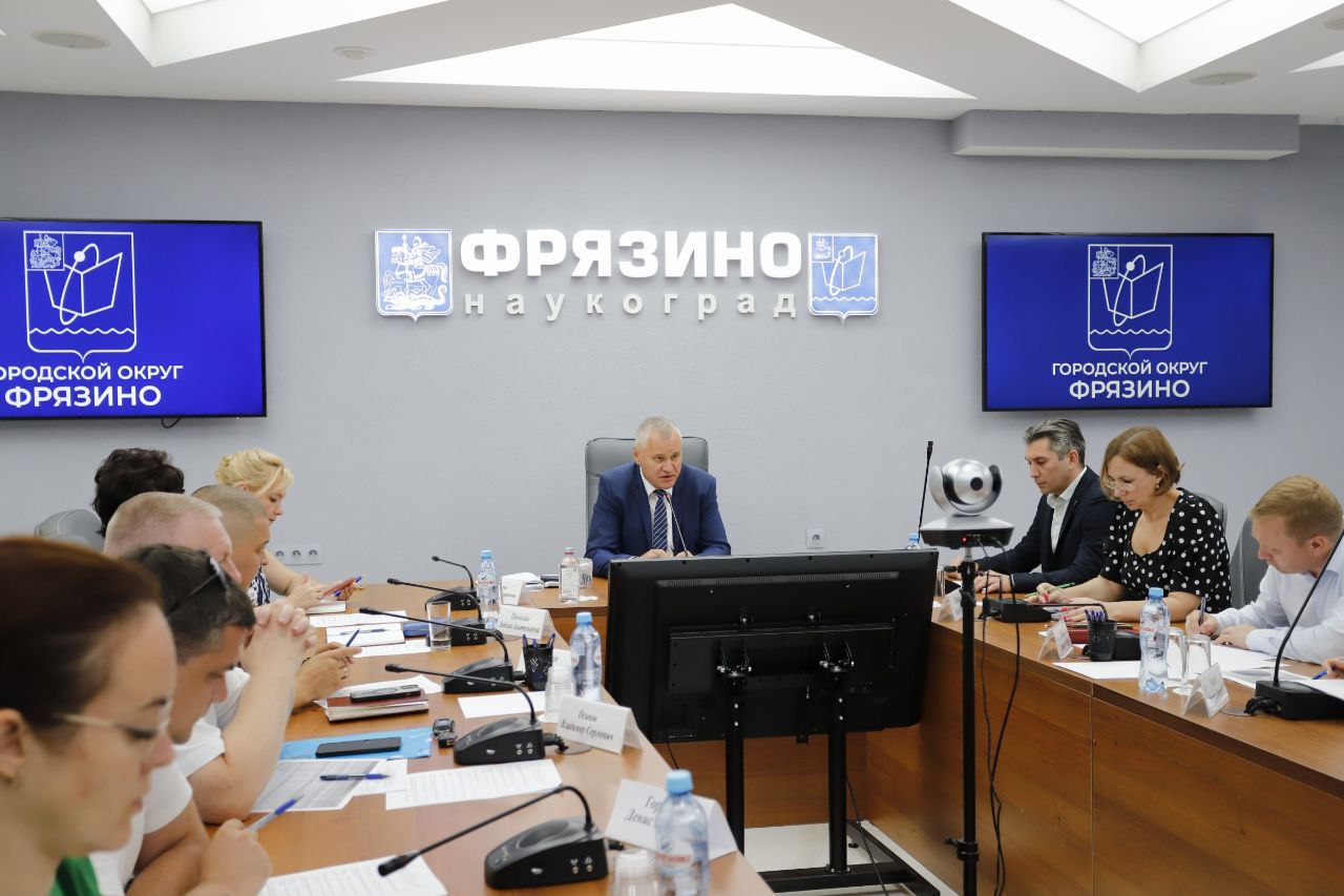 «Умные каникулы», обновление детских площадок и другие актуальные городские вопросы обсудили на еженедельном оперативном совещании