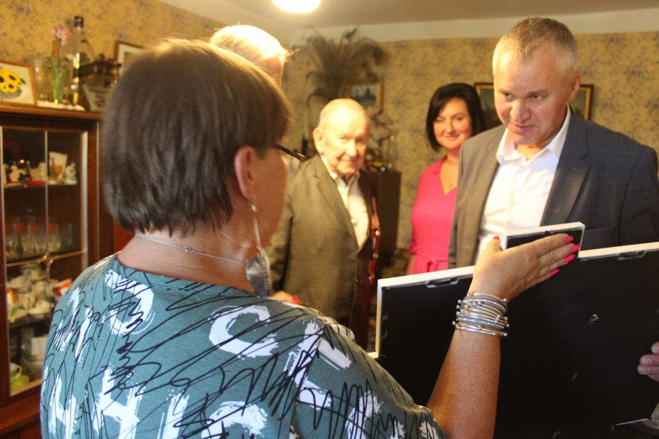 Глава городского округа Фрязино Дмитрий Воробьев поздравил с 95-летием ветерана ВОВ Смелова Александра Дмитриевича