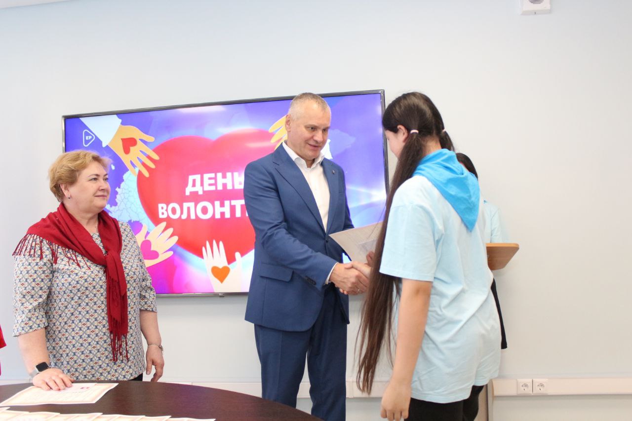 Глава городского округа Фрязино Дмитрий Воробьев отпраздновал Международный день добровольцев вместе с нашими лицеистами