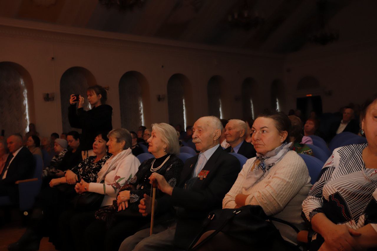 В честь Международного дня инвалидов в центре культуры и досуга «Факел» прошел концерт
