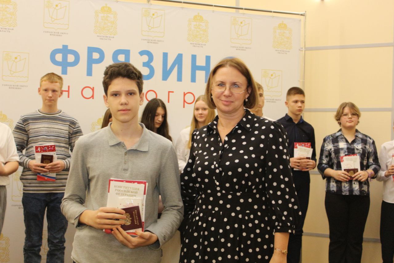 В администрации Наукограда прошло торжественное и в то же время заключительное вручение первых паспортов в 2023 году!