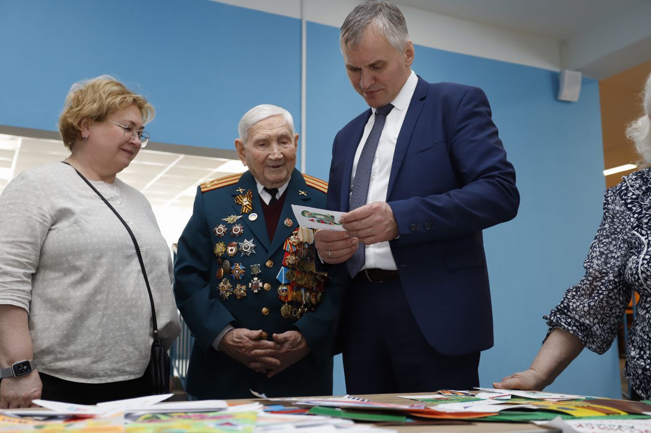 Глава городского округа Фрязино Дмитрий Воробьев принял участие в мероприятии под названием «Красна изба пирогами», которое прошло во фрязинском лицее