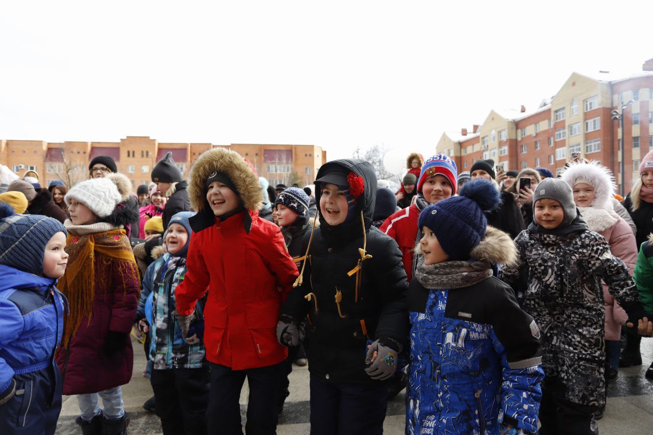 26 февраля на площади у дворца культуры «Исток» прошли гуляния в честь Широкой Масленицы