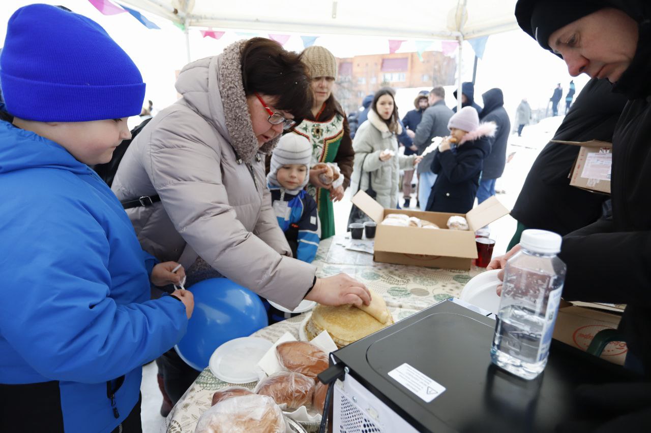 26 февраля на площади у дворца культуры «Исток» прошли гуляния в честь Широкой Масленицы