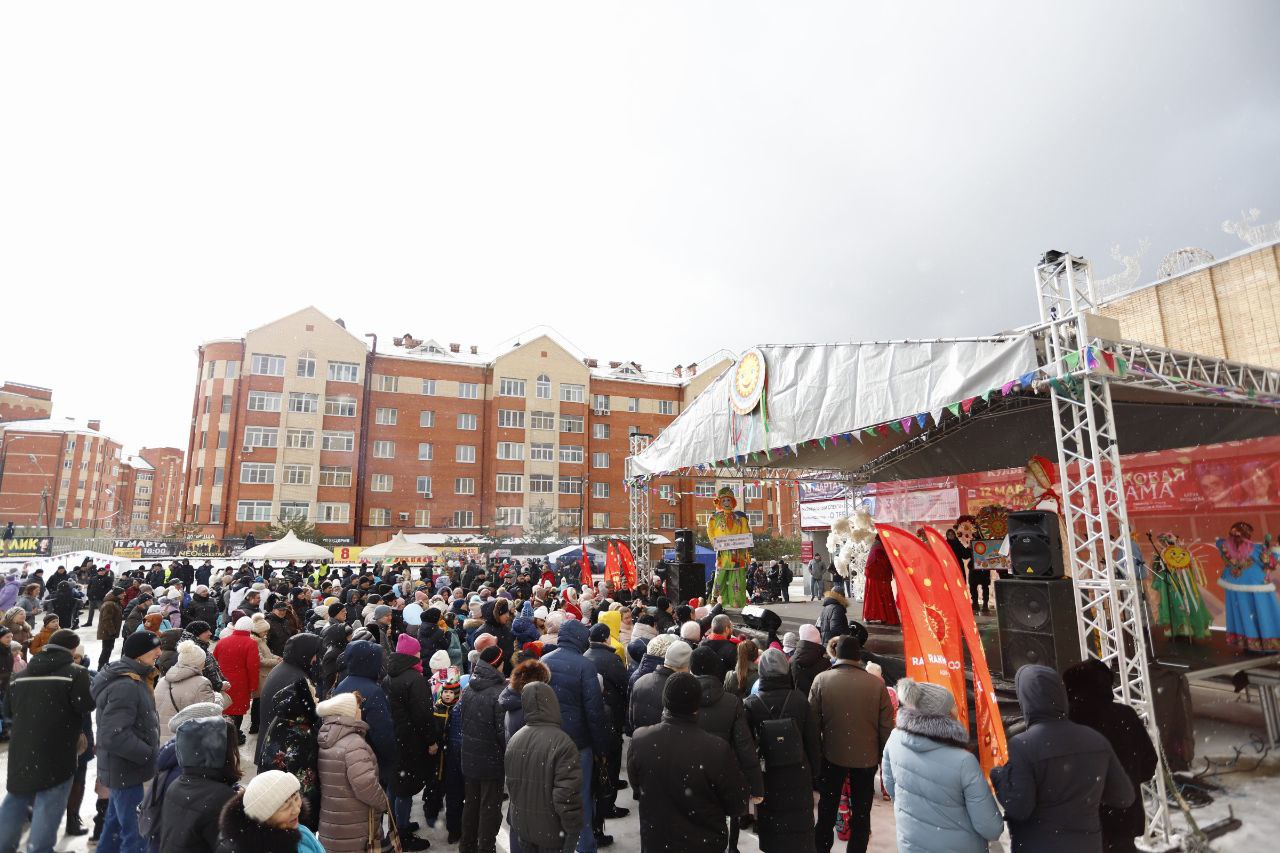 26 февраля на площади у дворца культуры «Исток» прошли гуляния в честь Широкой Масленицы