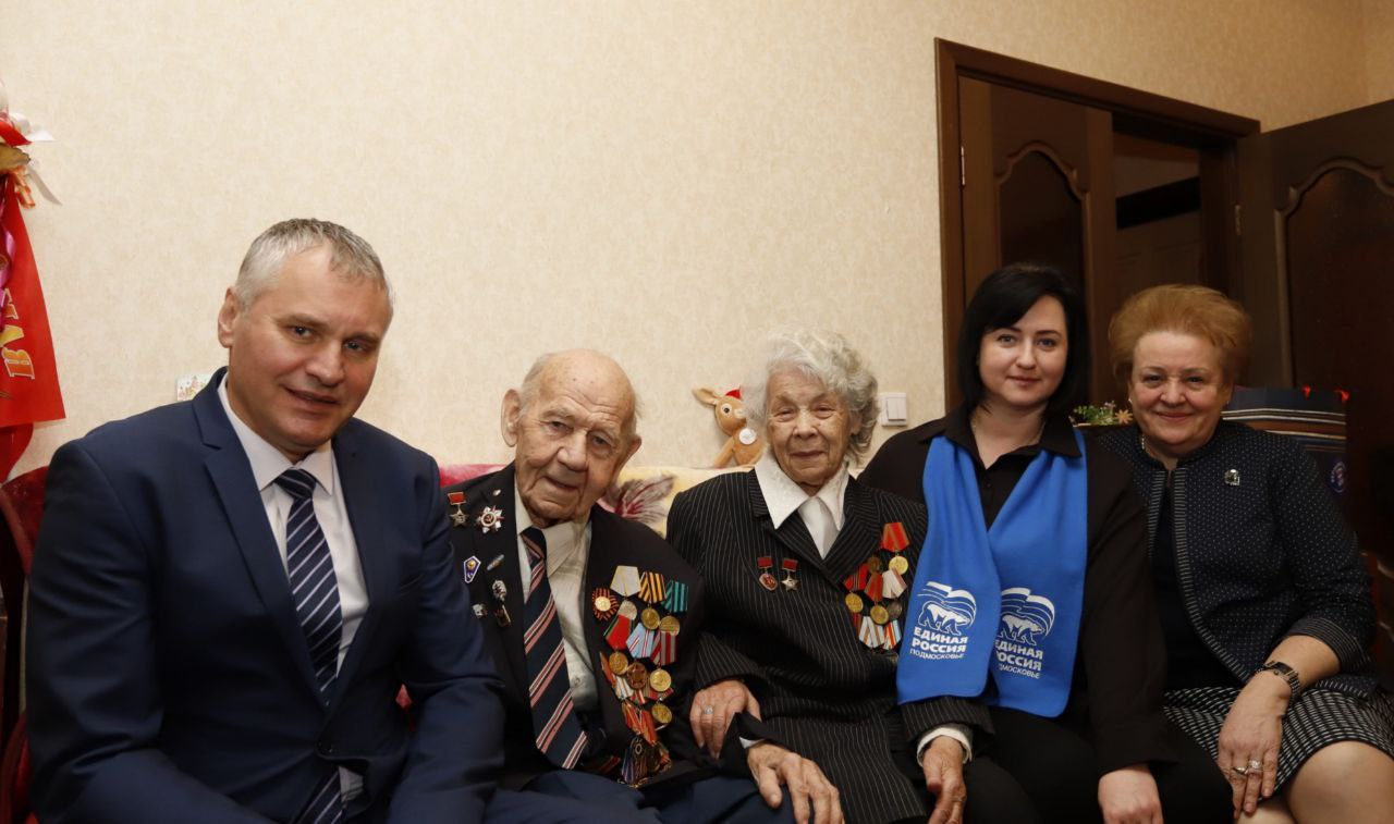 Глава городского округа Фрязино и руководитель фракции «Единая Россия» побывали в гостях у Тимофеевых Александра Филипповича и Евгении Николаевны