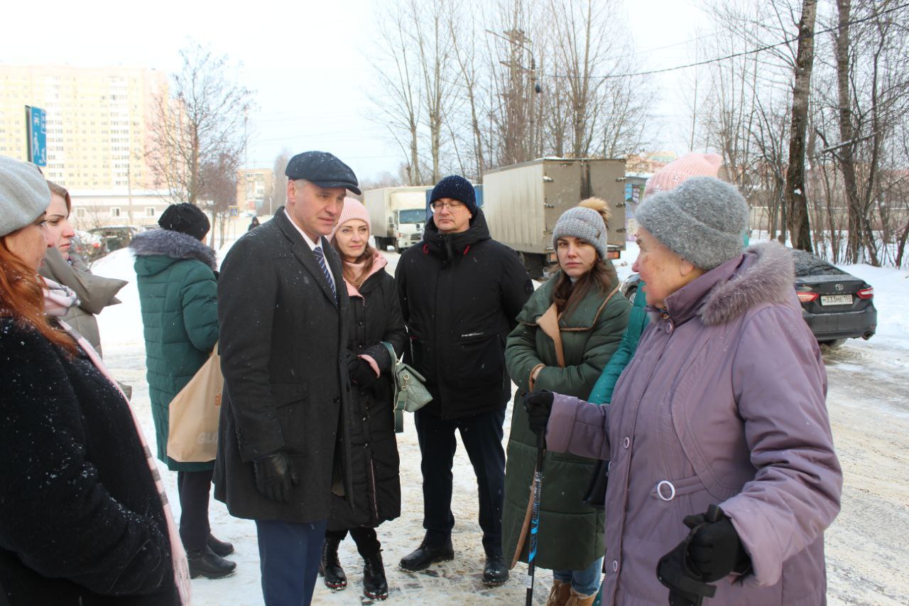 Глава городского округа Фрязино Дмитрий Воробьев провел встречу с жителями на улице Нахимова