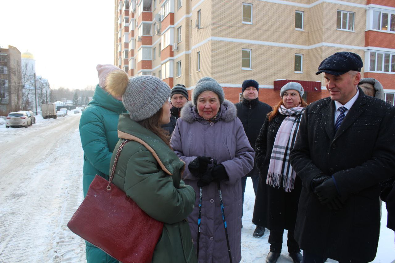 Глава городского округа Фрязино Дмитрий Воробьев провел встречу с жителями на улице Нахимова