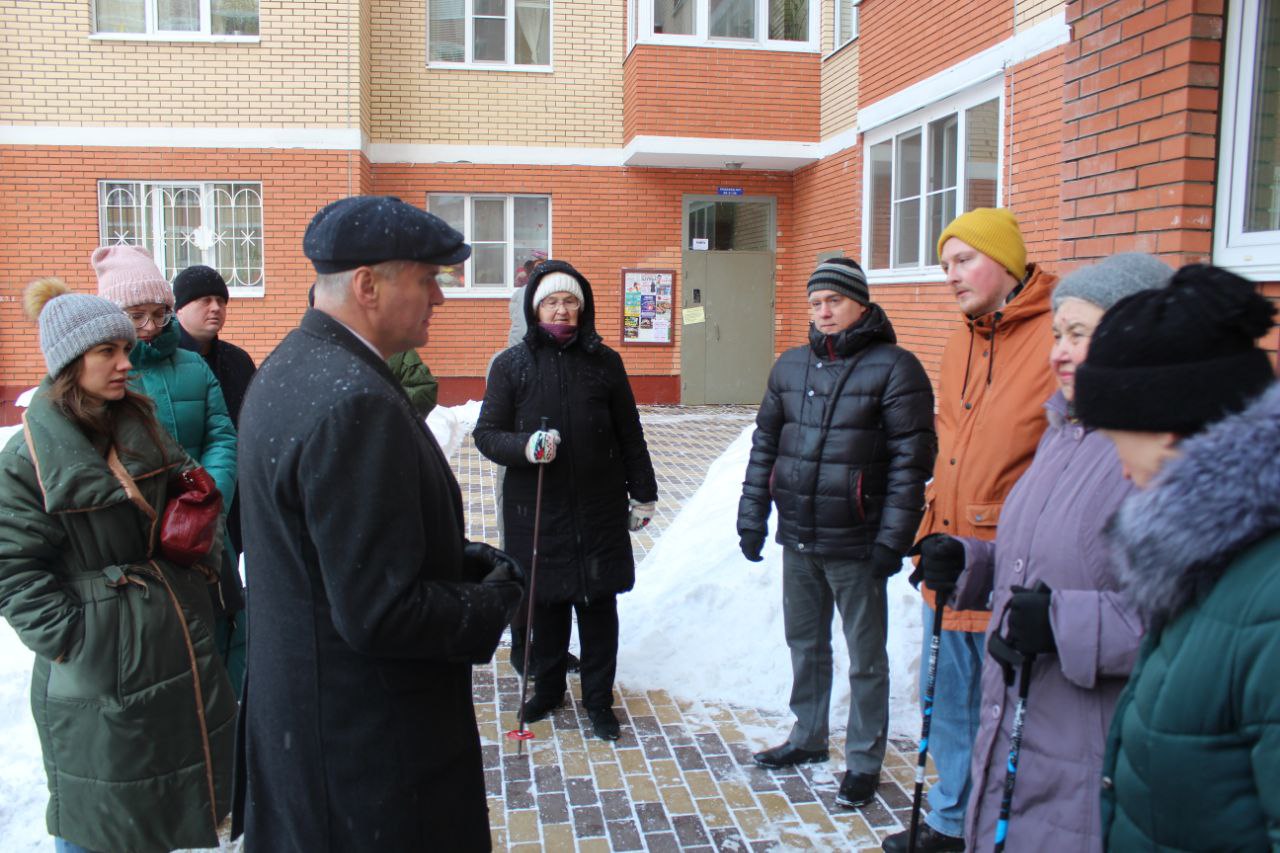 Глава городского округа Фрязино Дмитрий Воробьев провел встречу с жителями на улице Нахимова