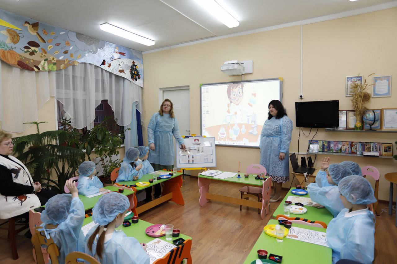 Глава городского округа Фрязино Дмитрий Воробьев встретился с коллективом дошкольного отделения МБОО «Лицей» (ранее – детский сад №12)