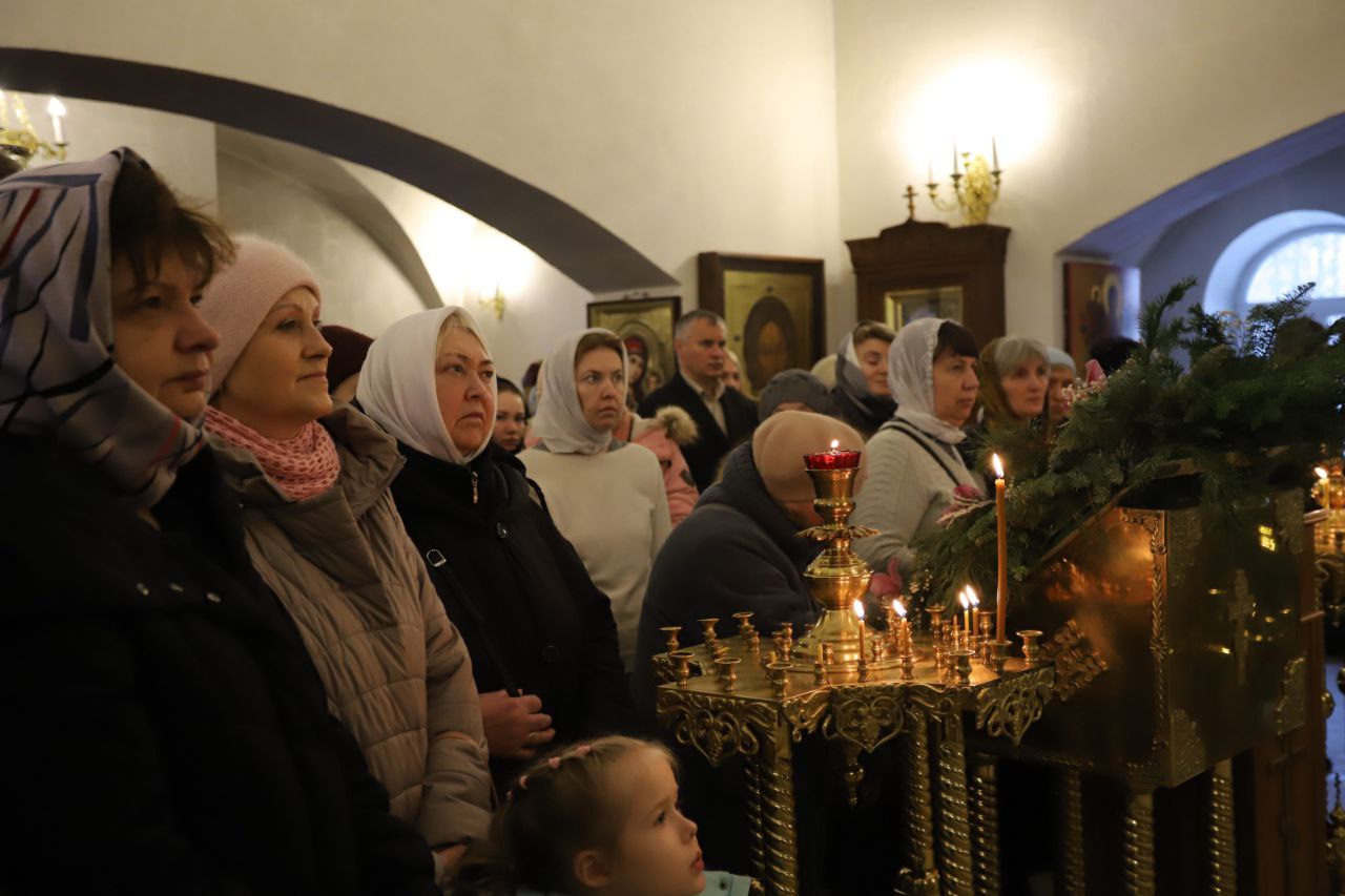 15 января в Храме Рождества Христова прошла праздничная служба по случаю предпразднства Богоявления и второго обретения мощей преподобного Серафима Саровского чудотворца