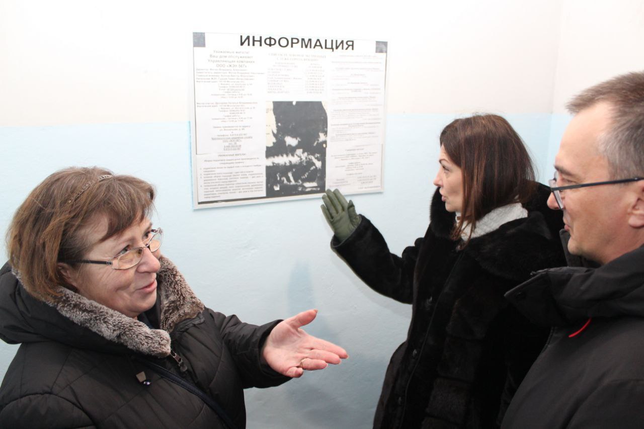 Проверка результатов косметического ремонта во втором подъезде дома № 12 по улице Центральная