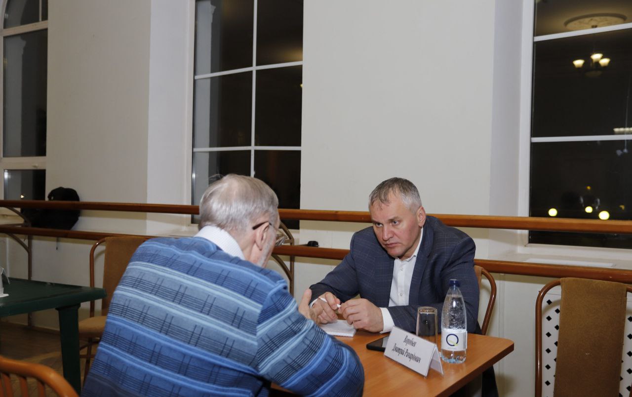 В Центре культуры и досуга «Факел» вновь прошла открытая встреча с жителями в формате «выездной администрации»