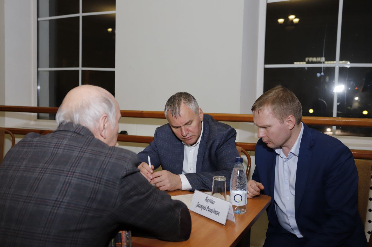 В Центре культуры и досуга «Факел» вновь прошла открытая встреча с жителями в формате «выездной администрации»