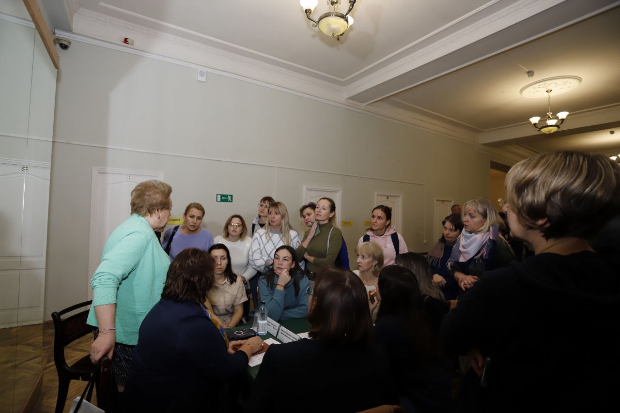 В Центре культуры и досуга «Факел» вновь прошла открытая встреча с жителями в формате «выездной администрации»