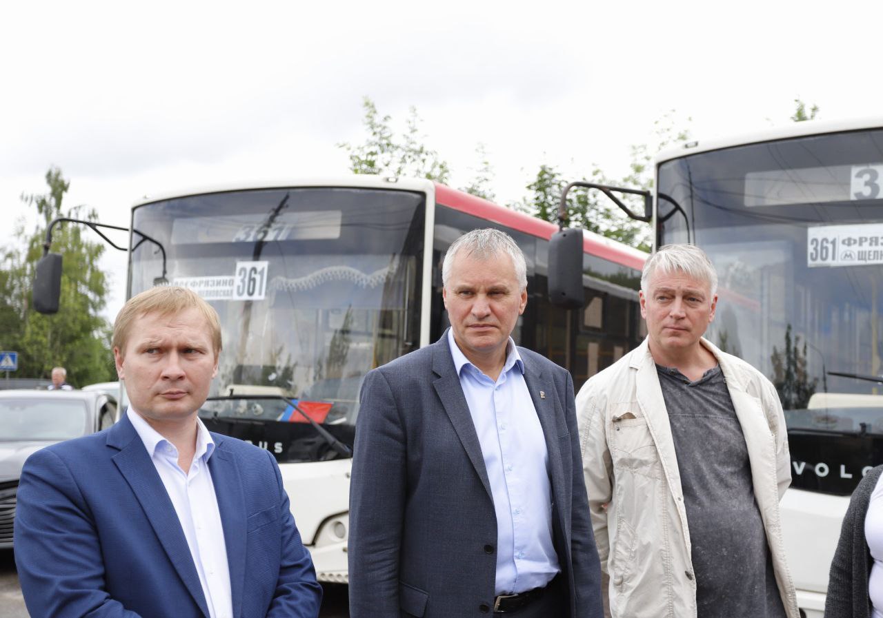 Глава городского округа Фрязино Дмитрий Воробьев вместе с жителями проверил состояние новых автобусов среднего класса вместимости