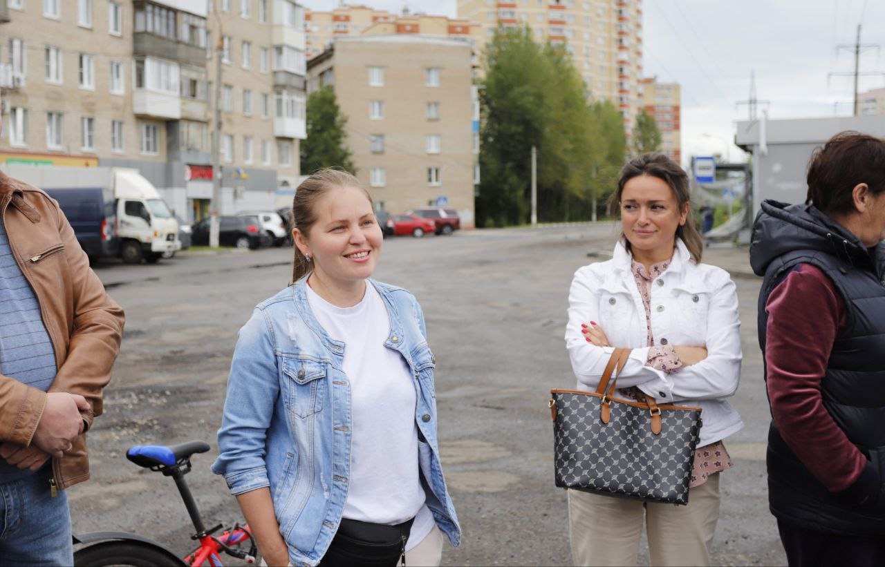 Глава городского округа Фрязино Дмитрий Воробьев вместе с жителями проверил состояние новых автобусов среднего класса вместимости