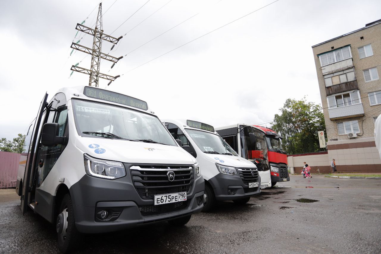 Глава городского округа Фрязино Дмитрий Воробьев вместе с жителями проверил состояние новых автобусов среднего класса вместимости