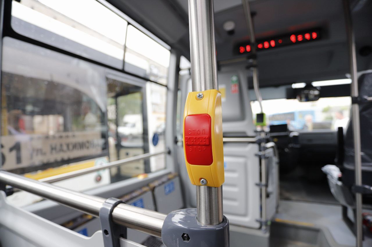 Глава городского округа Фрязино Дмитрий Воробьев вместе с жителями проверил состояние новых автобусов среднего класса вместимости