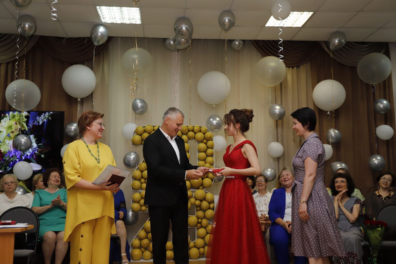 В Наукограде завершилась череда выпускных вечеров