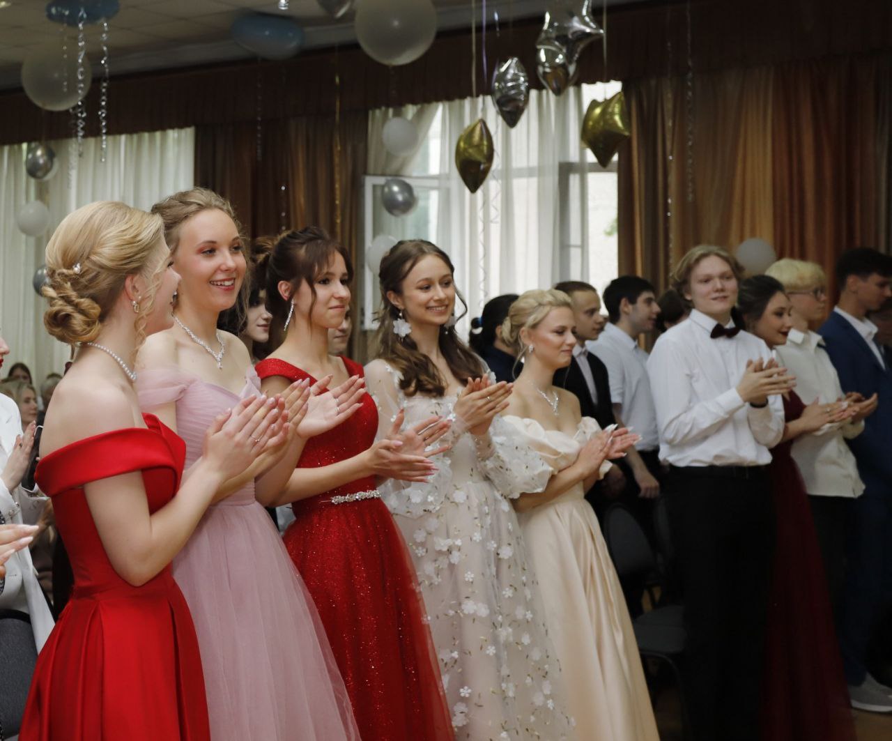 В Наукограде завершилась череда выпускных вечеров