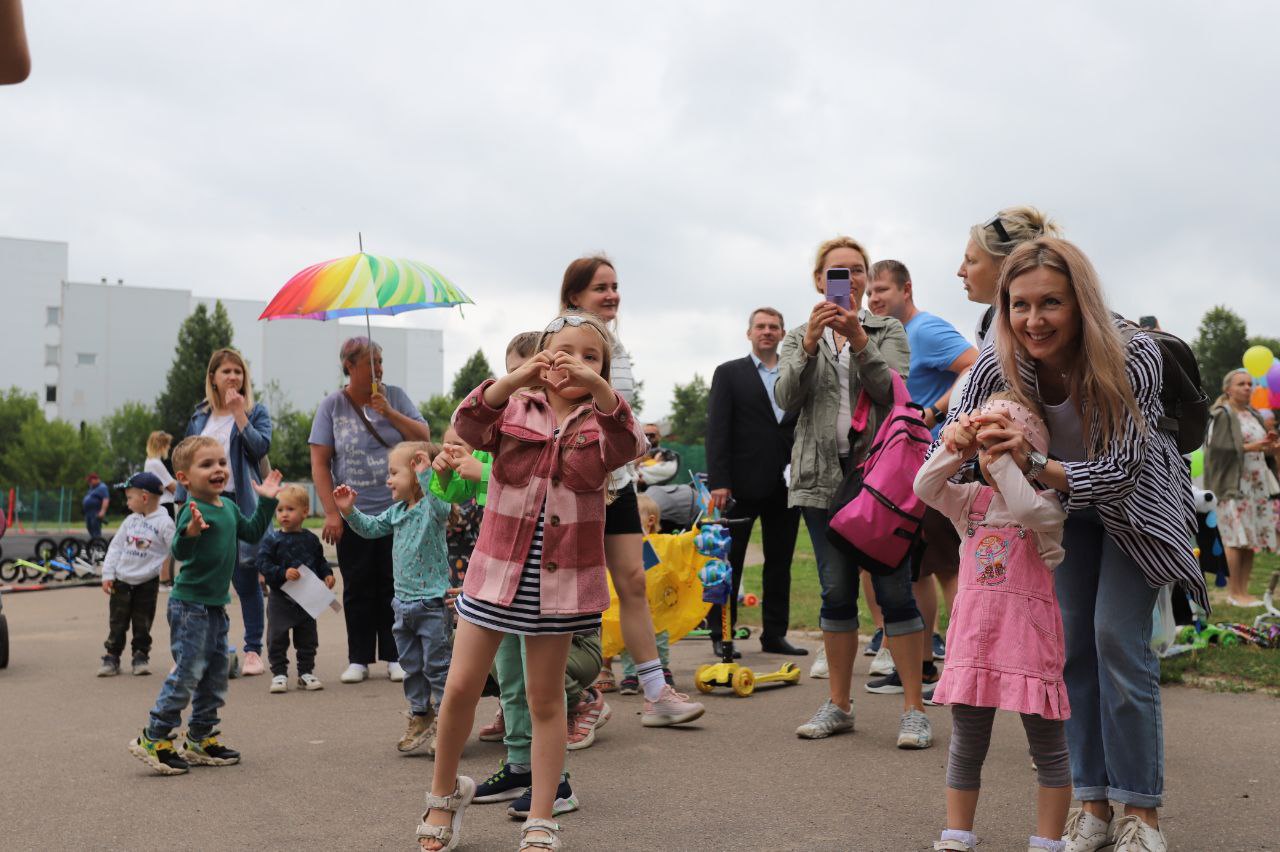 На стадионе спортивной школы «Олимп» прошел праздничный Фестиваль семьи, любви и верности💕