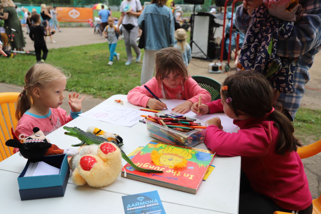 На стадионе спортивной школы «Олимп» прошел праздничный Фестиваль семьи, любви и верности💕
