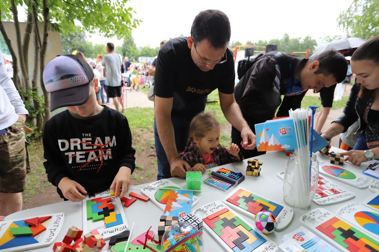 На стадионе спортивной школы «Олимп» прошел праздничный Фестиваль семьи, любви и верности💕