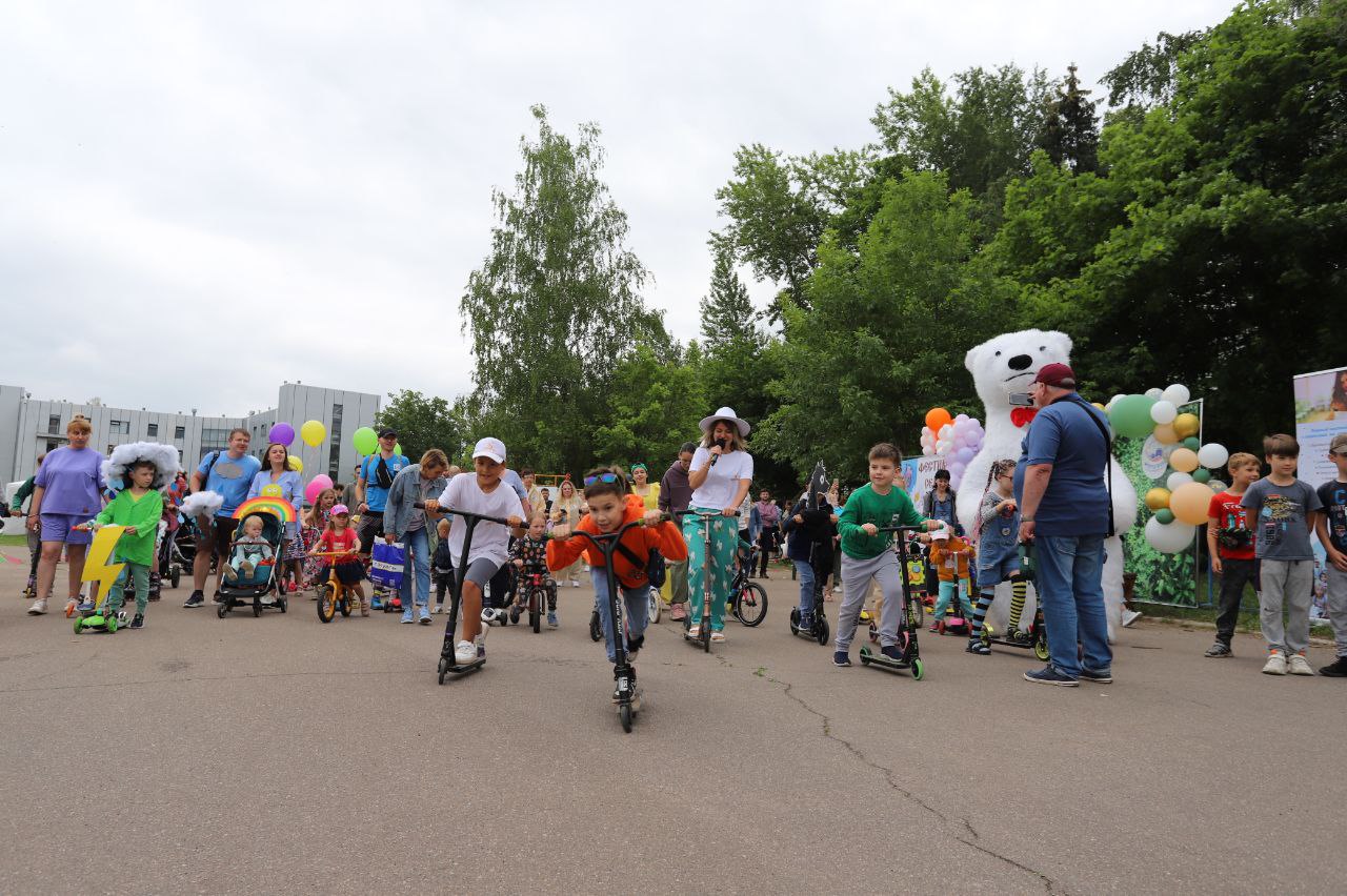 На стадионе спортивной школы «Олимп» прошел праздничный Фестиваль семьи, любви и верности💕