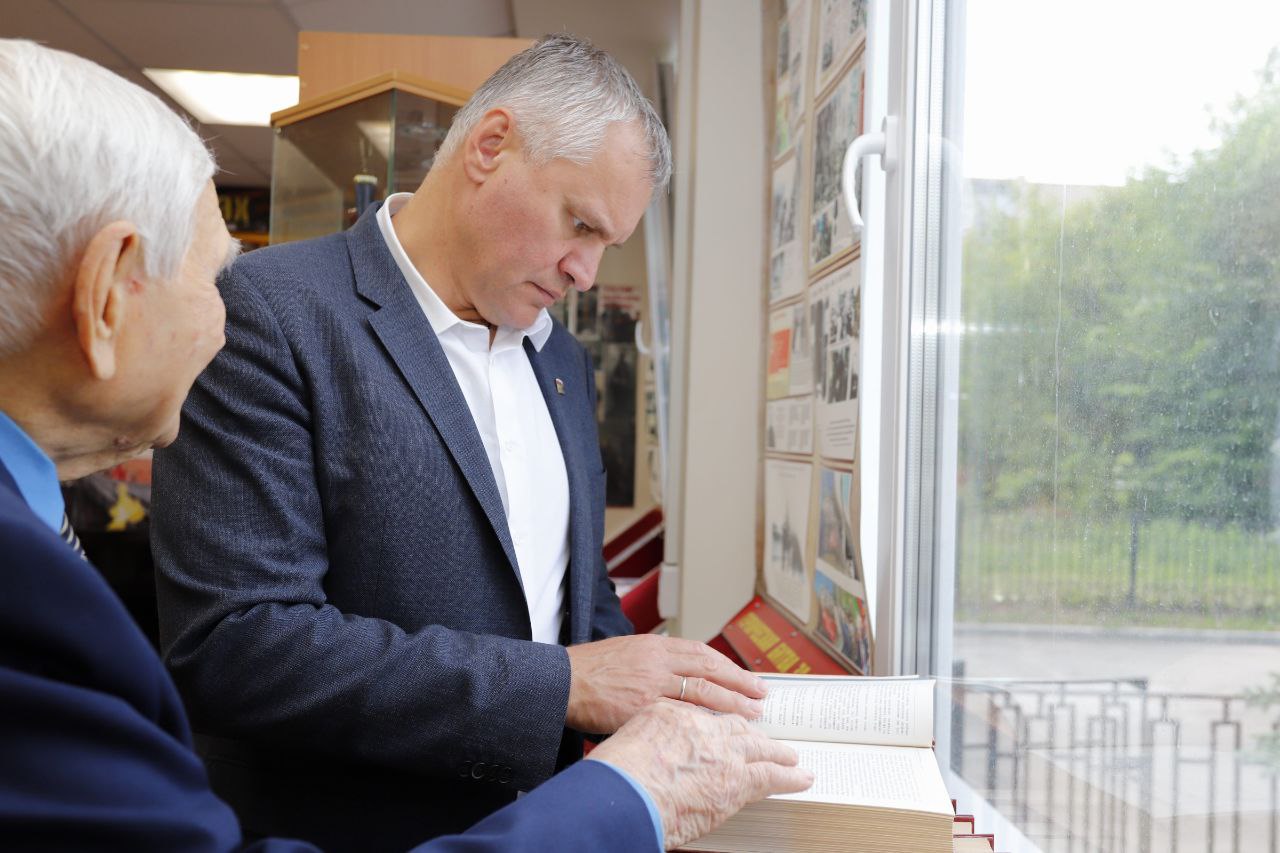 Глава городского округа Фрязино Дмитрий Воробьев передал Музею боевой славы новые телевизоры