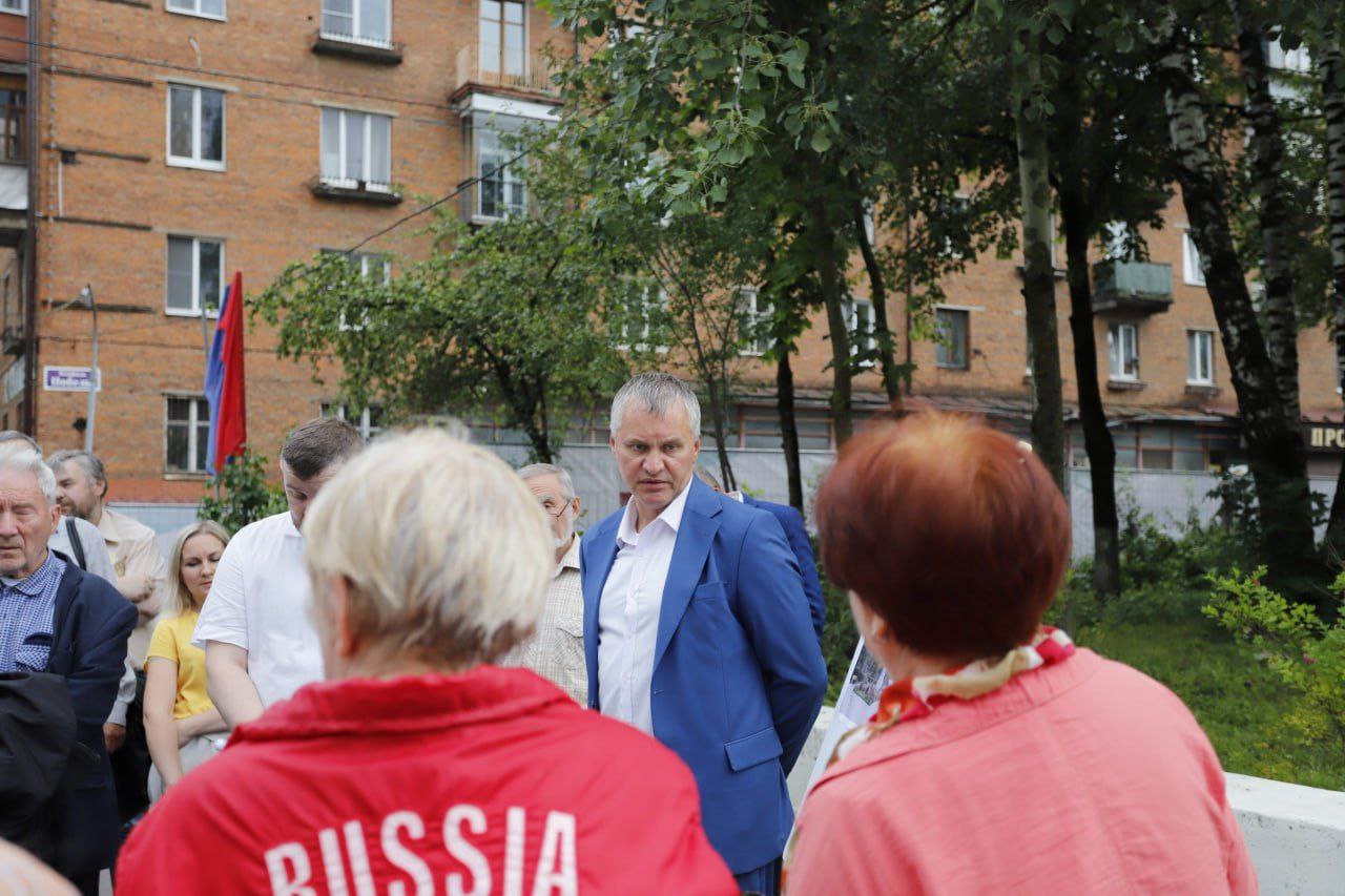 приступили к реконструкции излюбленного места наших жителей - Площади Победы