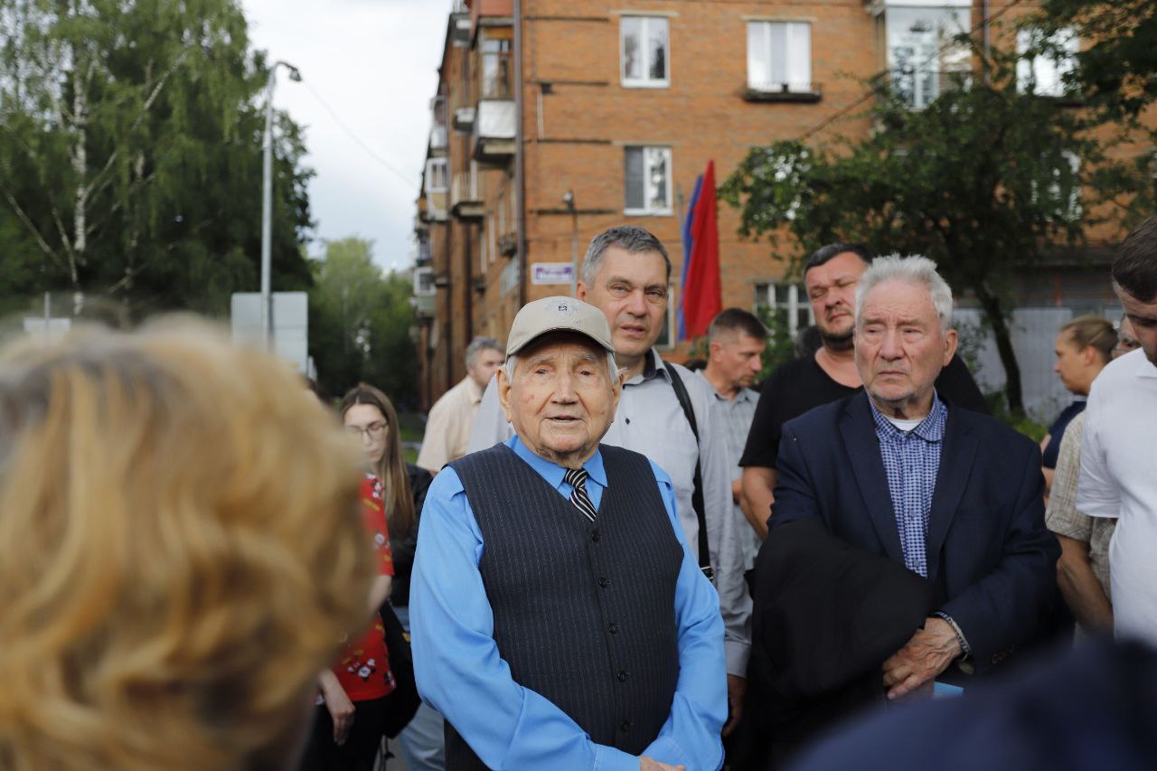 приступили к реконструкции излюбленного места наших жителей - Площади Победы