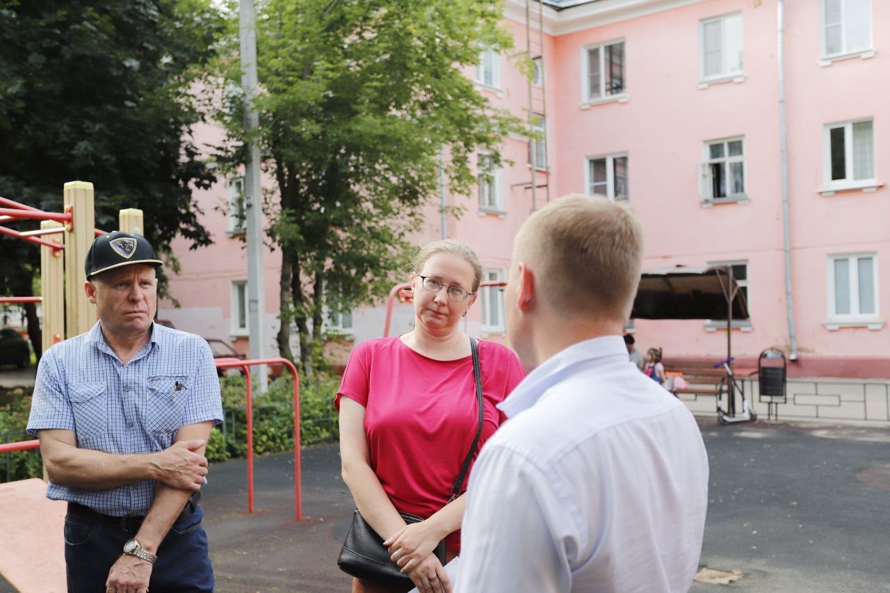 Благоустройство, экология и содержание ДИП - главные темы встречи с жителями во дворе дома №9 по улице Ленина