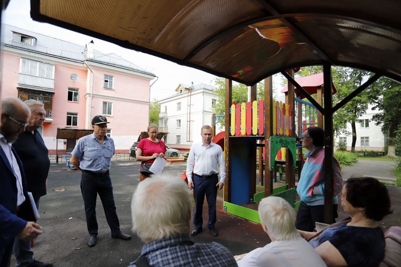 Благоустройство, экология и содержание ДИП - главные темы встречи с жителями во дворе дома №9 по улице Ленина