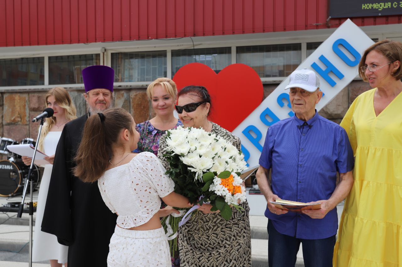 В преддверии Дня семьи, любви и верности во Фрязино поздравили юбиляров семейной жизни💐